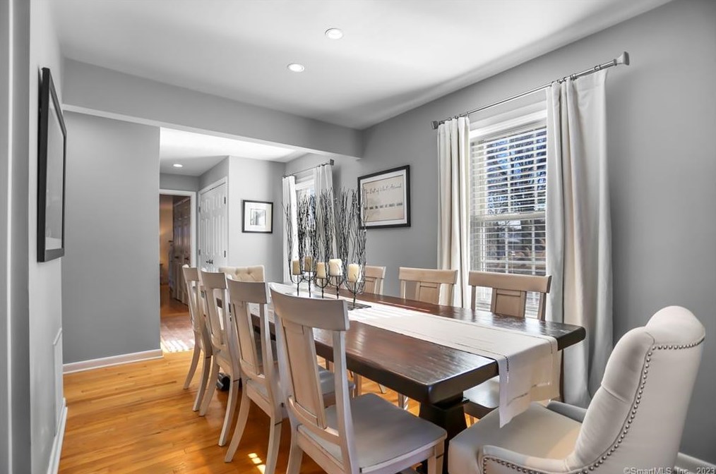 801 Pine Creek Rd, Fairfield CT  06824-6325 exterior