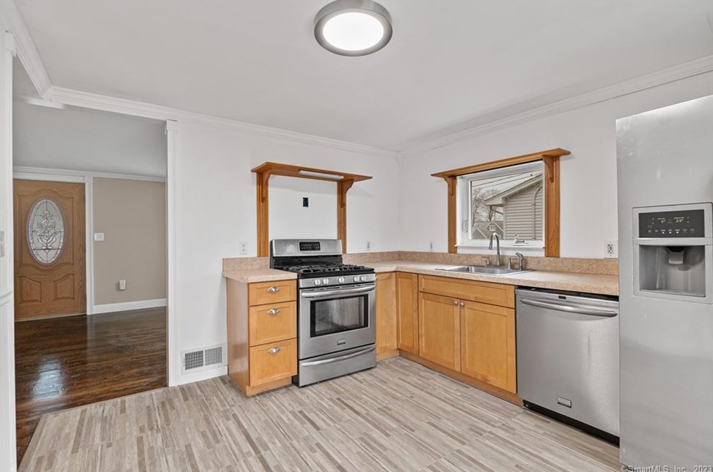 23 Foote Rd, New Haven CT  06512-2504 exterior