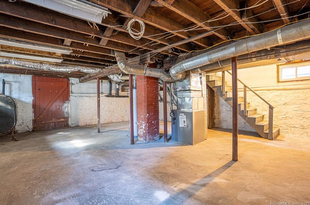 346 1st Ave, New Haven CT  06516-3812 exterior
