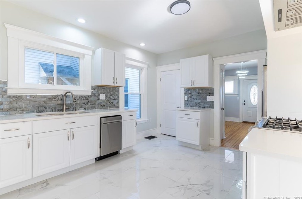 346 1st Ave, New Haven CT  06516-3812 exterior