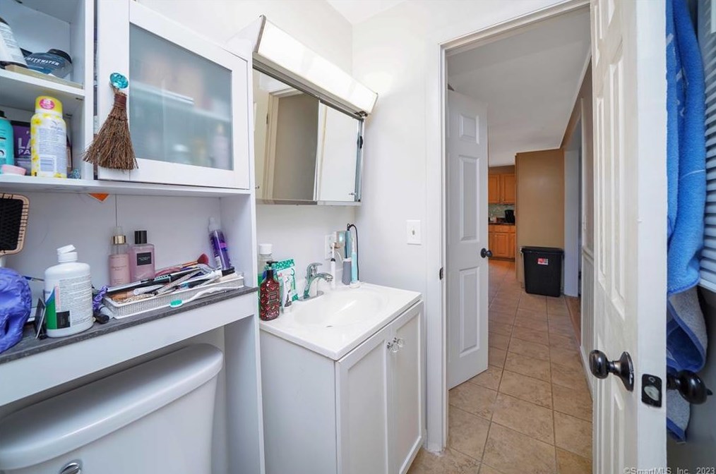 141 Yantic Ln, Norwich CT  06360-1455 exterior