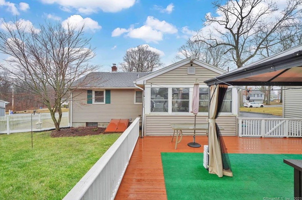 141 Yantic Ln, Norwich CT  06360-1455 exterior