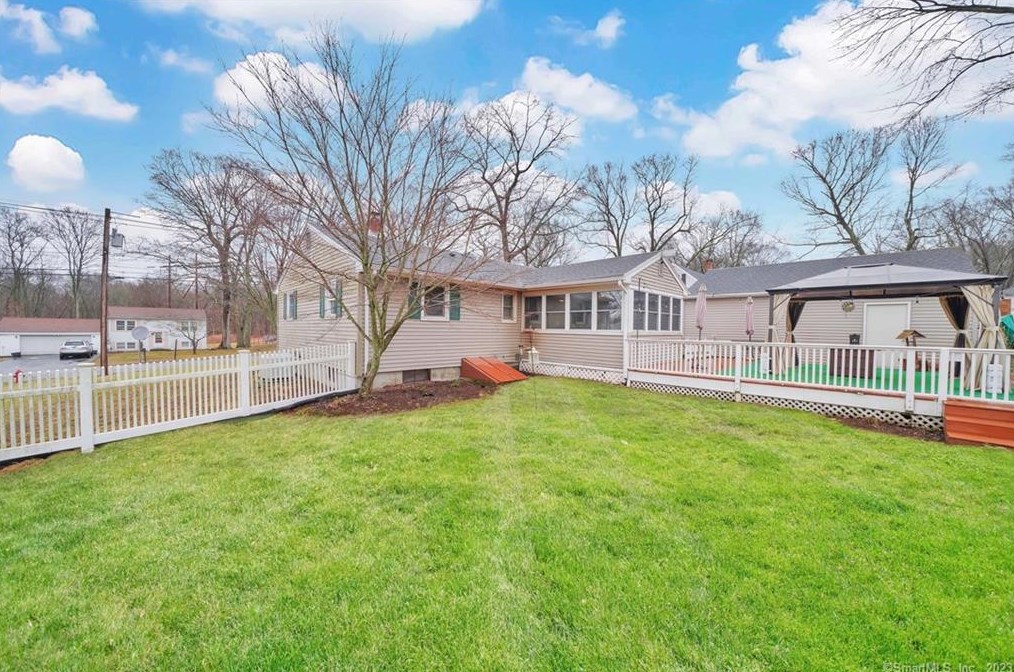 141 Yantic Ln, Norwich CT  06360-1455 exterior