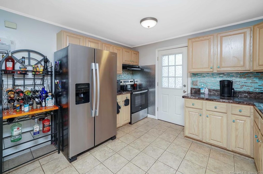 141 Yantic Ln, Norwich CT  06360-1455 exterior