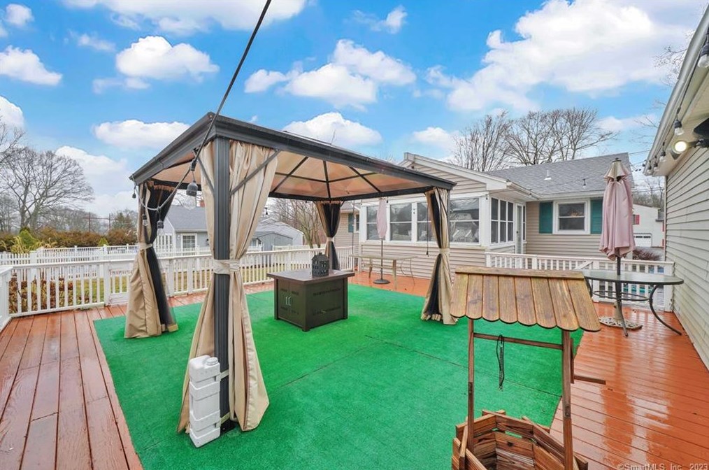 141 Yantic Ln, Norwich CT  06360-1455 exterior