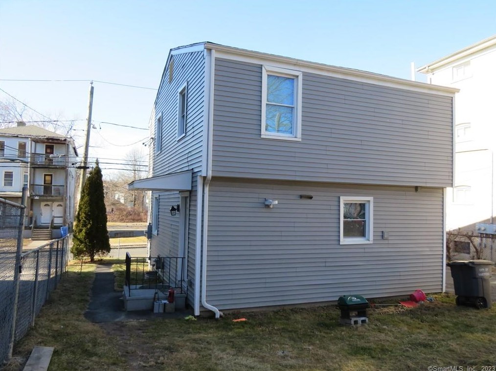 108 Enfield St, Hartford CT  06112-1912 exterior