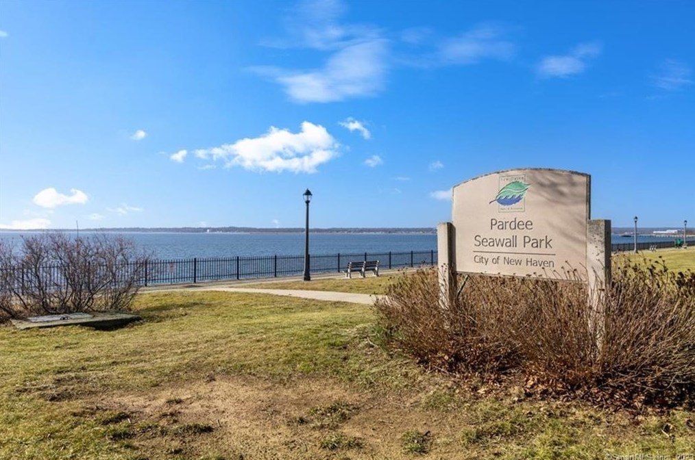 66 Concord St, New Haven CT 06514-4017 exterior