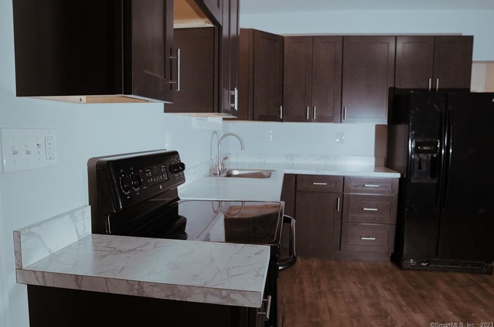 111 Murray St, Meriden CT  06450-4520 exterior