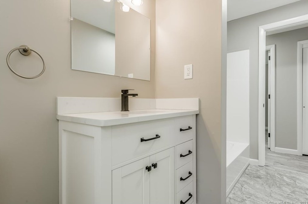 53 Evergreen Rd, Cromwell CT  06416-1638 exterior
