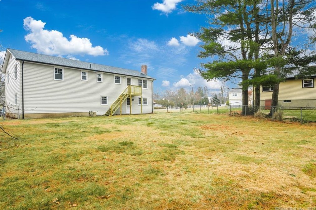 53 Evergreen Rd, Cromwell CT  06416-1638 exterior