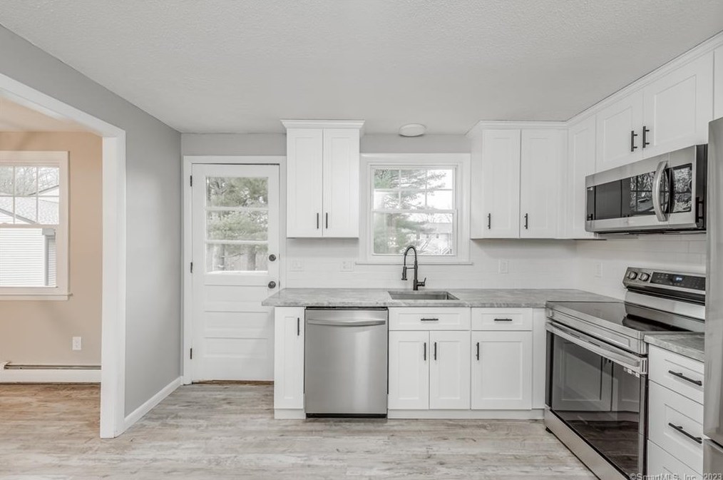 53 Evergreen Rd, Cromwell CT  06416-1638 exterior