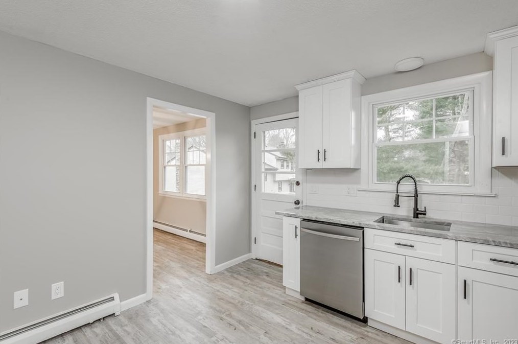 53 Evergreen Rd, Cromwell CT  06416-1638 exterior
