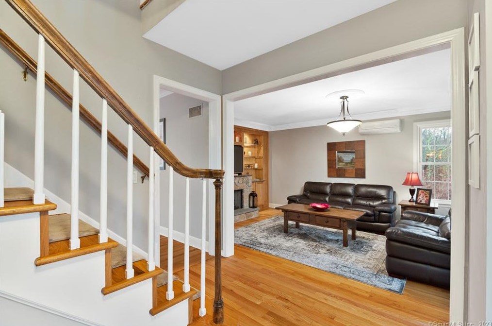7 Old Woods Rd, Brookfield Center, CT 06804