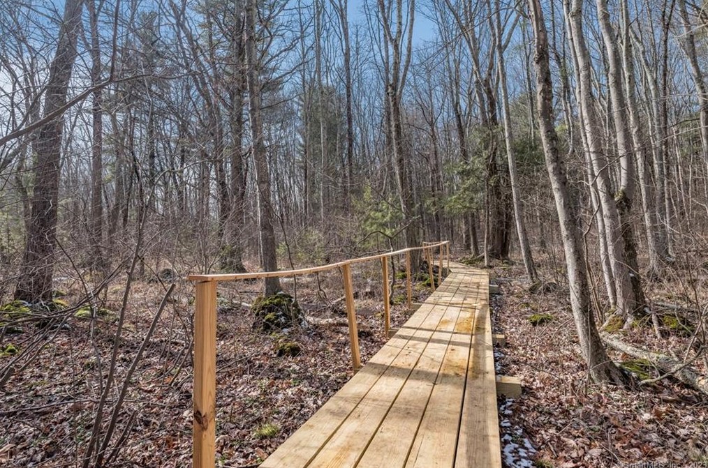 5 Highwood, Simsbury CT  06070-2509 exterior