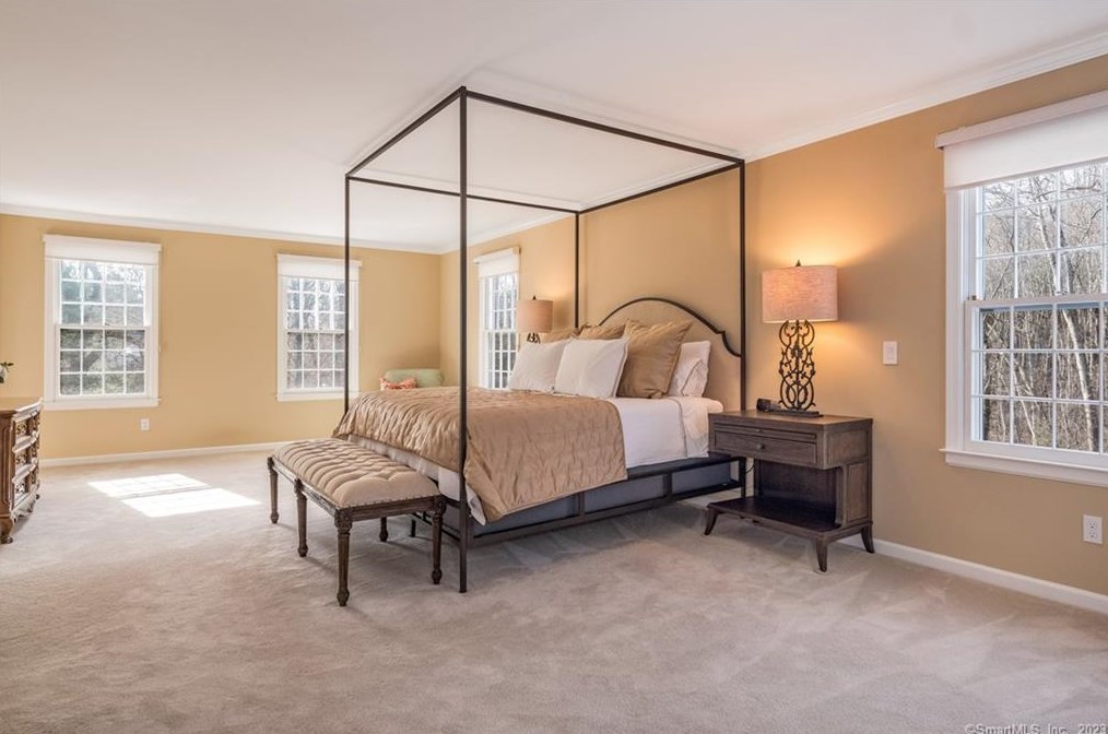 5 Highwood, Simsbury CT  06070-2509 exterior