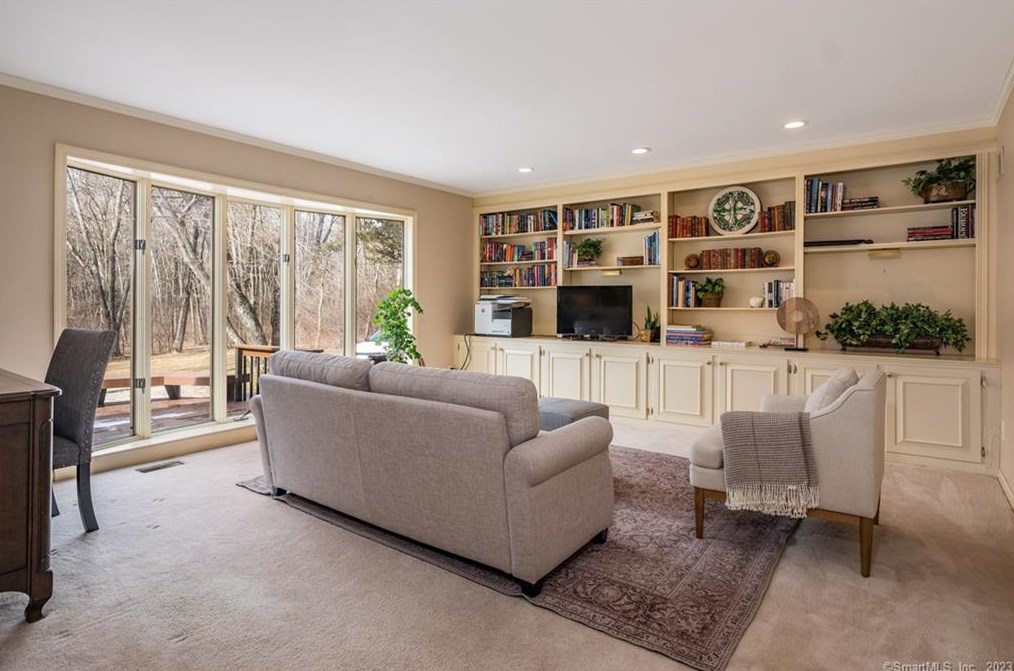 5 Highwood, Simsbury CT  06070-2509 exterior