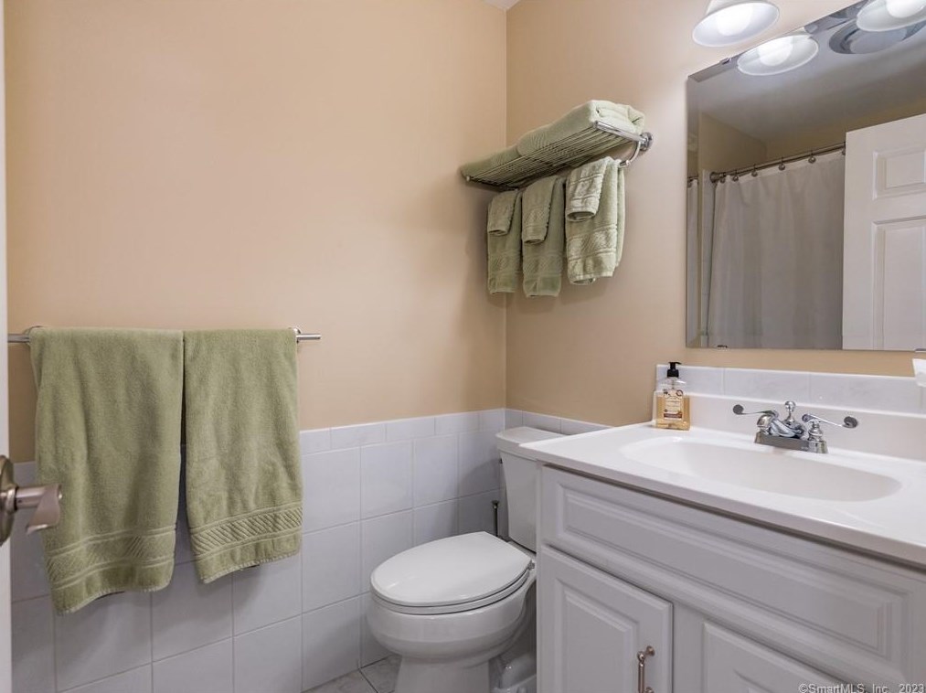 5 Highwood, Simsbury CT  06070-2509 exterior