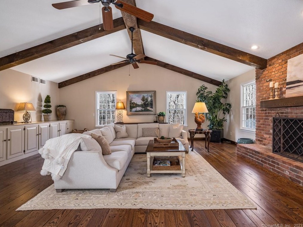 5 Highwood, Simsbury CT  06070-2509 exterior