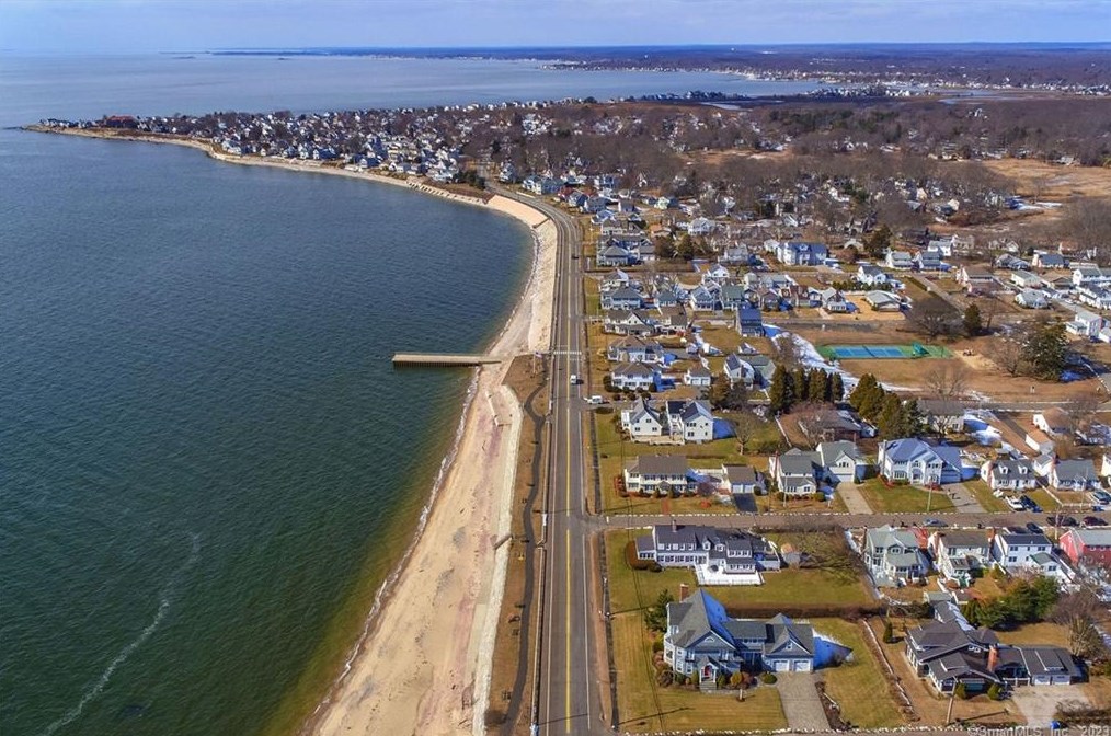 19 Neptune Dr, Fenwick CT  06475-2917 exterior
