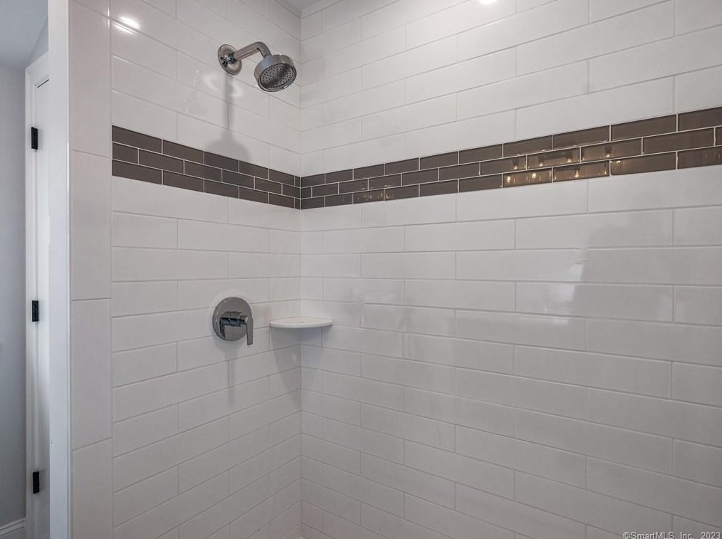19 Neptune Dr, Fenwick CT  06475-2917 exterior