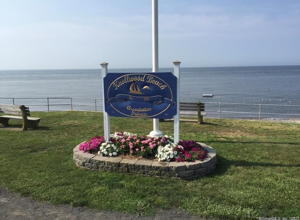 19 Neptune Dr, Fenwick CT  06475-2917 exterior