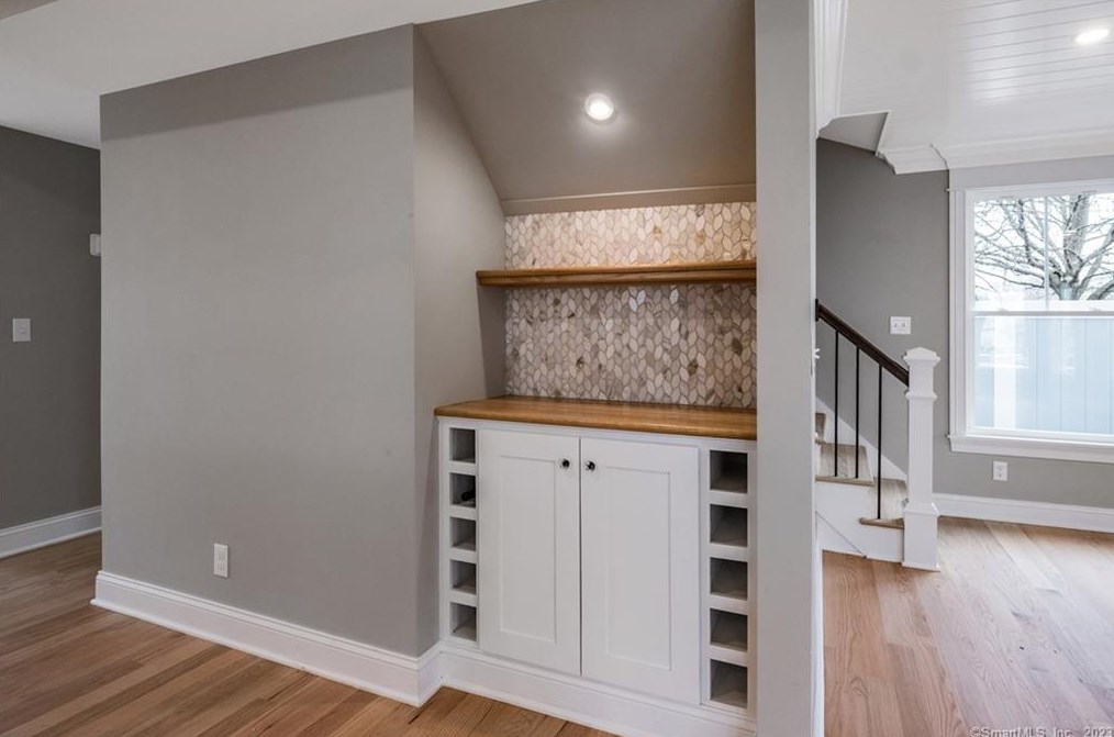 19 Neptune Dr, Fenwick CT  06475-2917 exterior