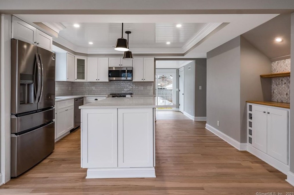 19 Neptune Dr, Fenwick CT  06475-2917 exterior