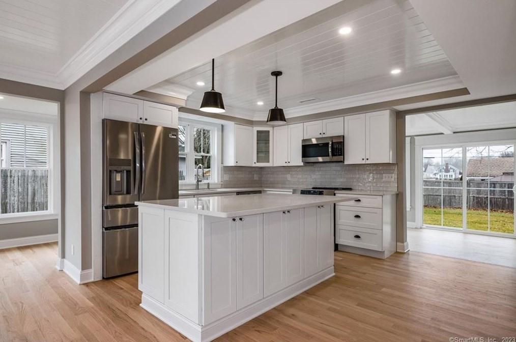 19 Neptune Dr, Fenwick CT  06475-2917 exterior
