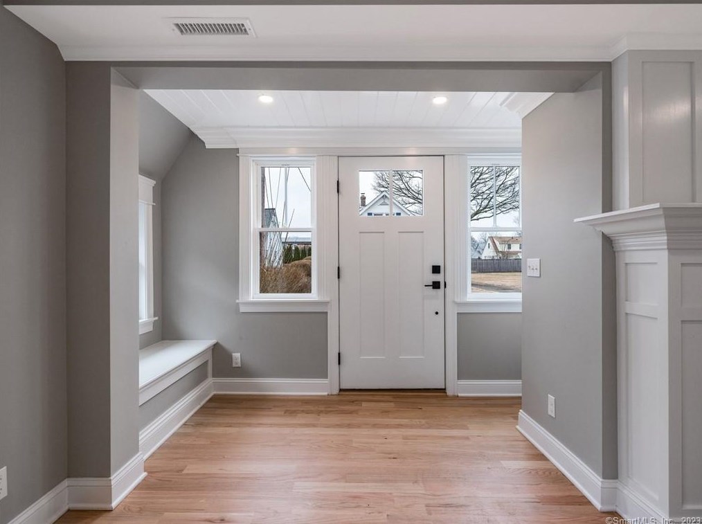 19 Neptune Dr, Fenwick CT  06475-2917 exterior
