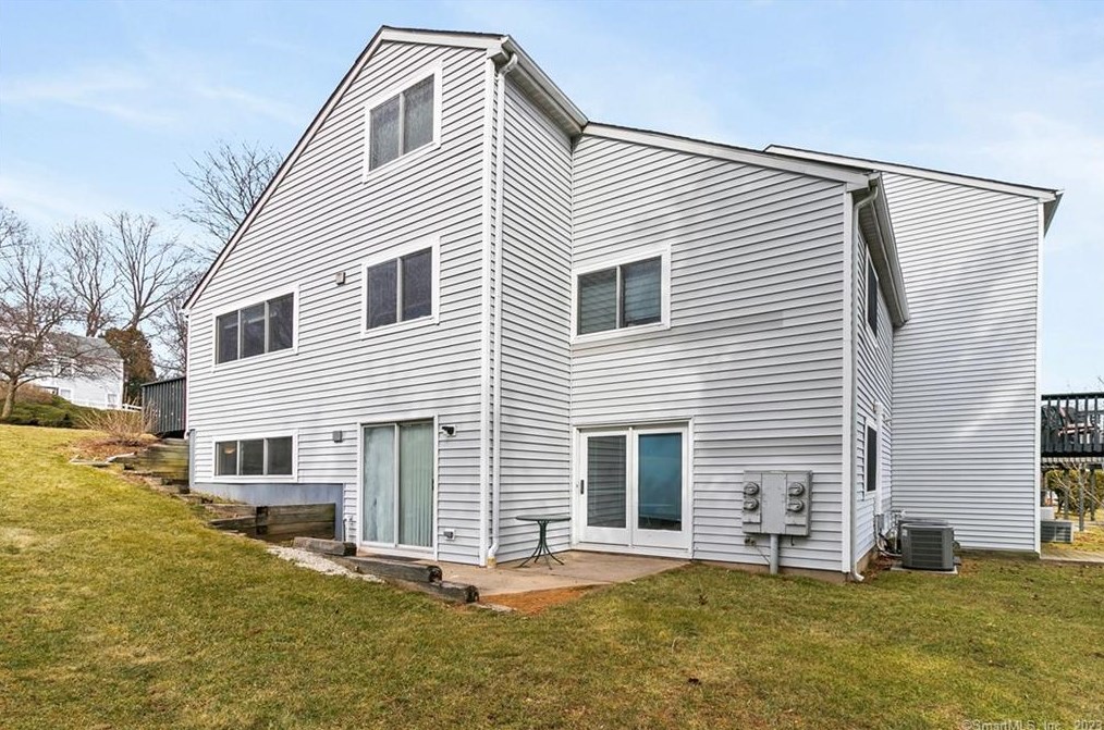 2 Morningview Dr, Cromwell CT  06416-2508 exterior
