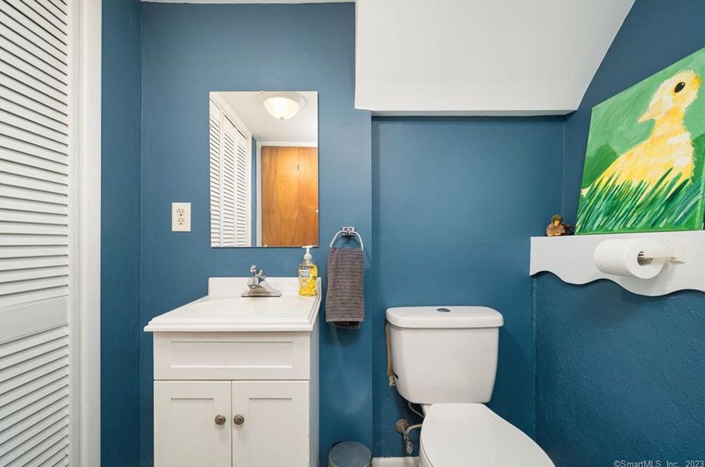 24 Holly Ln, Meriden CT  06450-4749 exterior