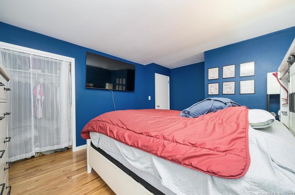 24 Holly Ln, Meriden CT  06450-4749 exterior