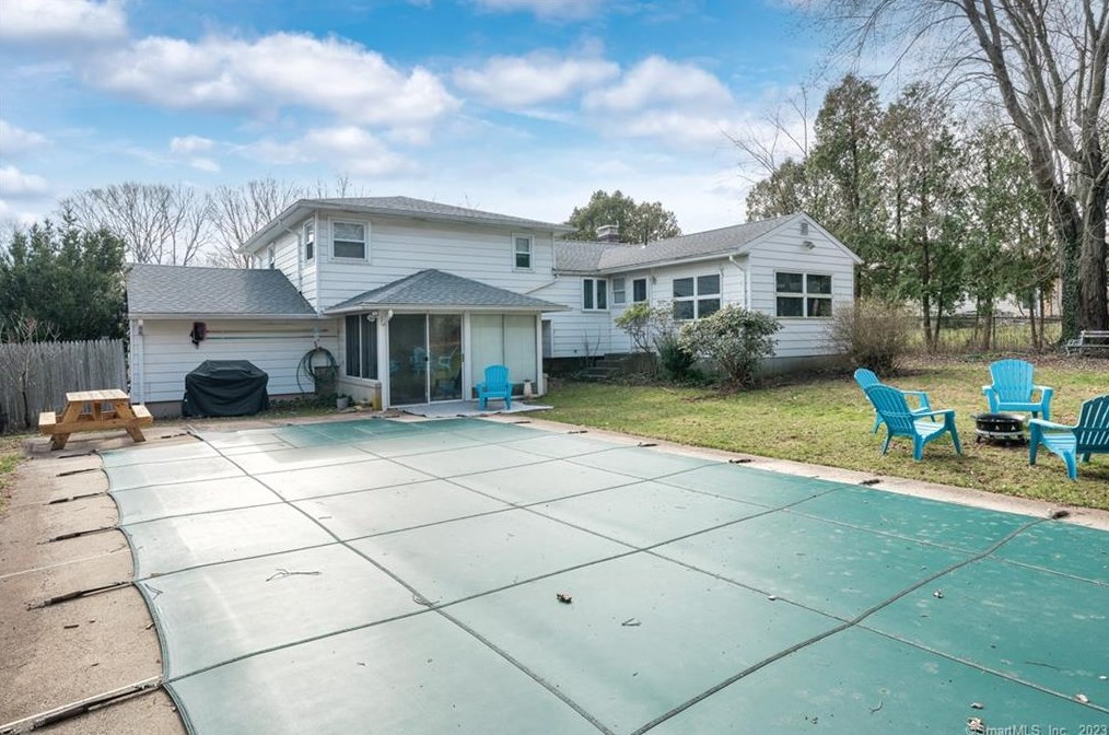 24 Holly Ln, Meriden CT  06450-4749 exterior