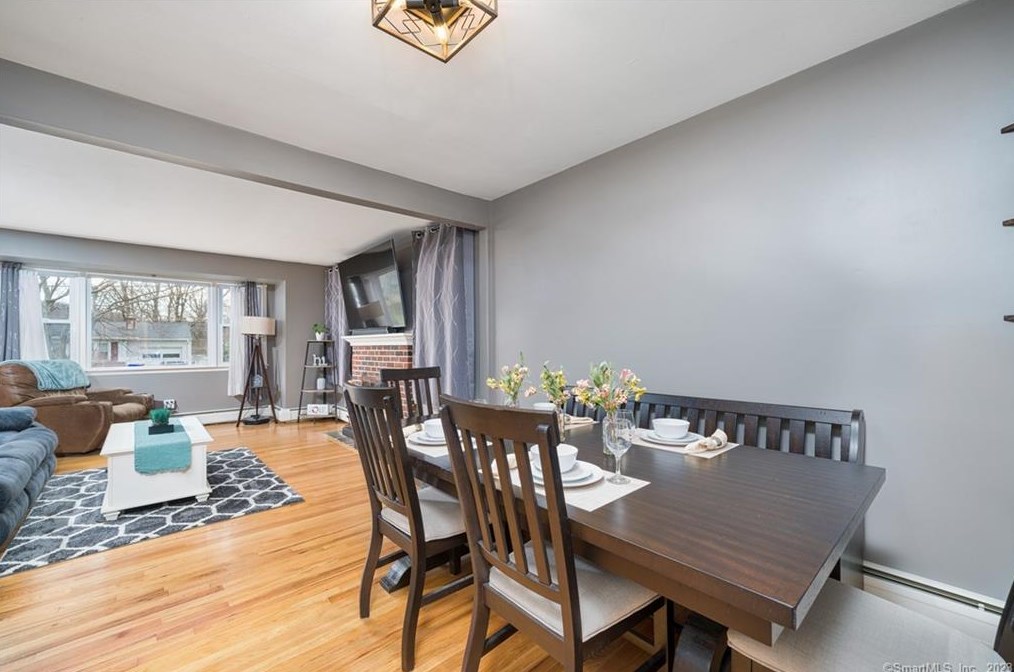 24 Holly Ln, Meriden CT  06450-4749 exterior