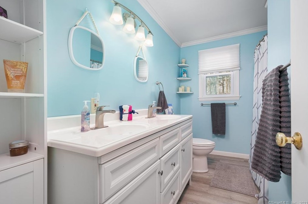 24 Holly Ln, Meriden CT  06450-4749 exterior