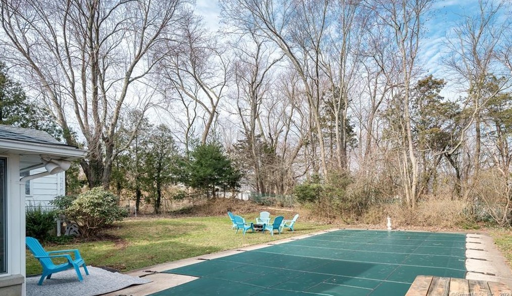 24 Holly Ln, Meriden CT  06450-4749 exterior