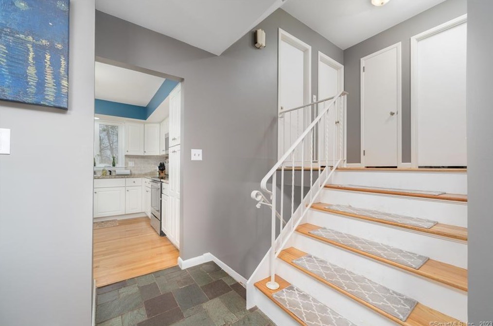 24 Holly Ln, Meriden CT  06450-4749 exterior