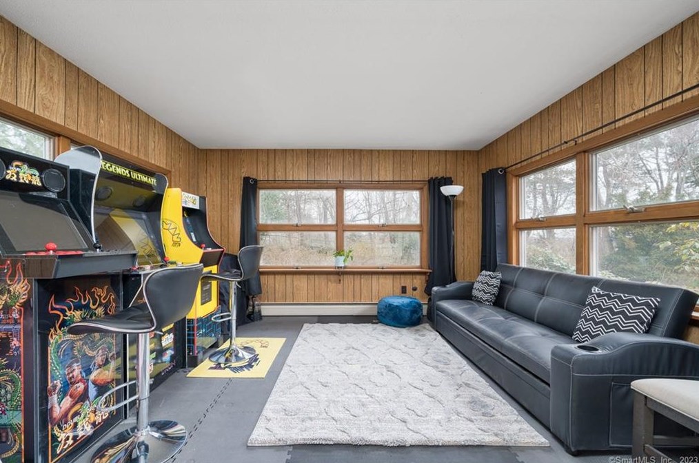 24 Holly Ln, Meriden CT  06450-4749 exterior