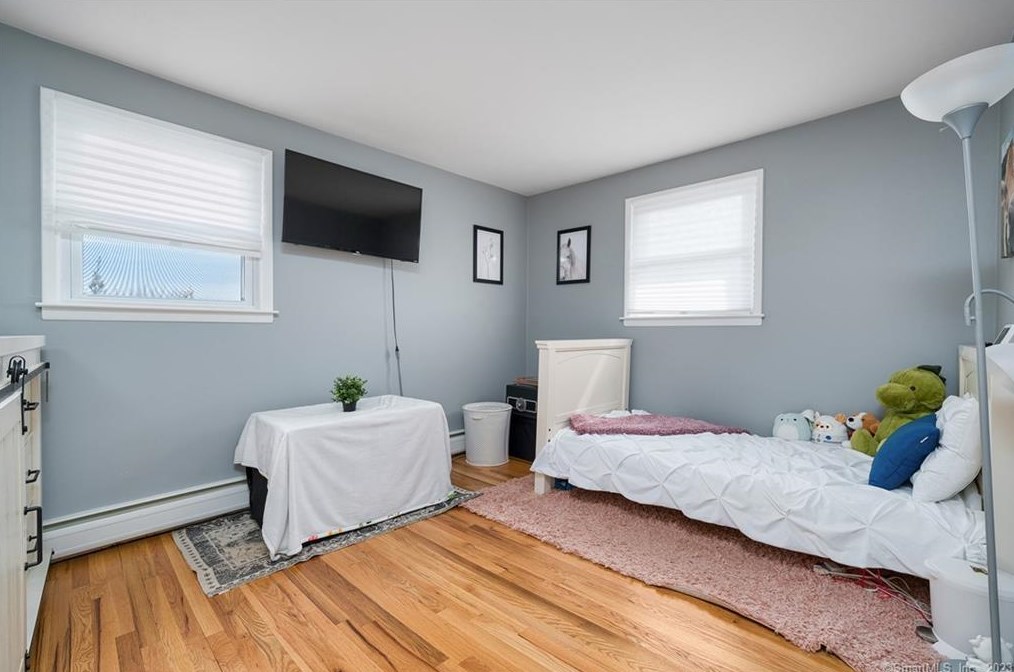 24 Holly Ln, Meriden CT  06450-4749 exterior