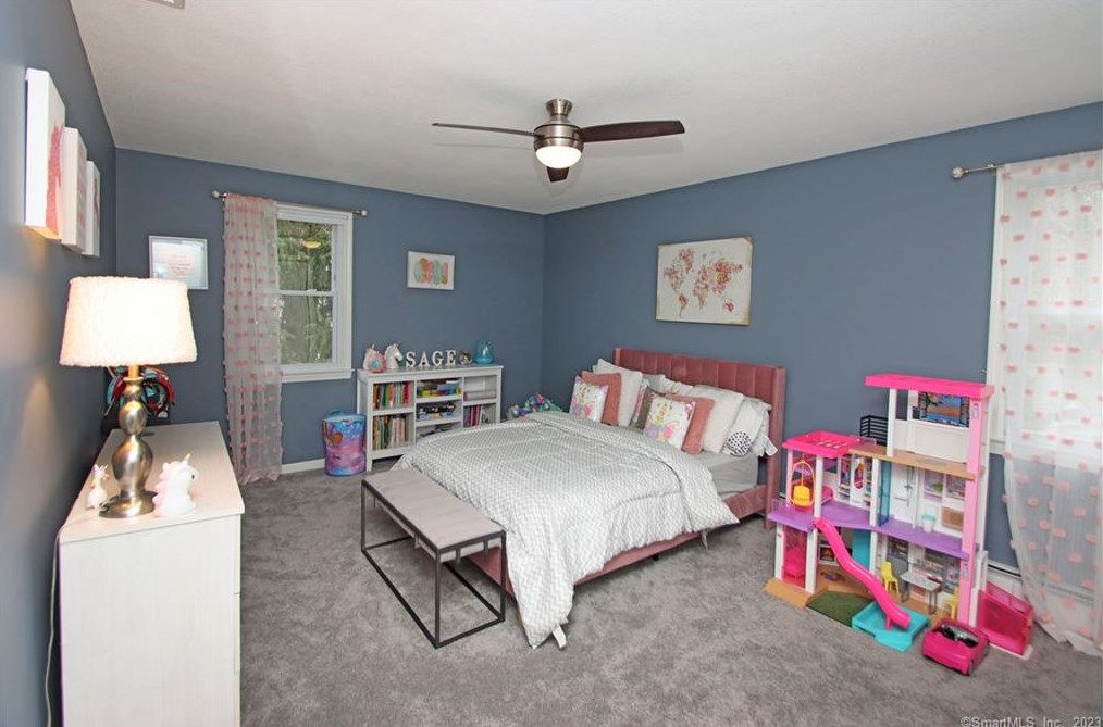 92 Fairway Dr, Meriden CT  06450-7076 exterior