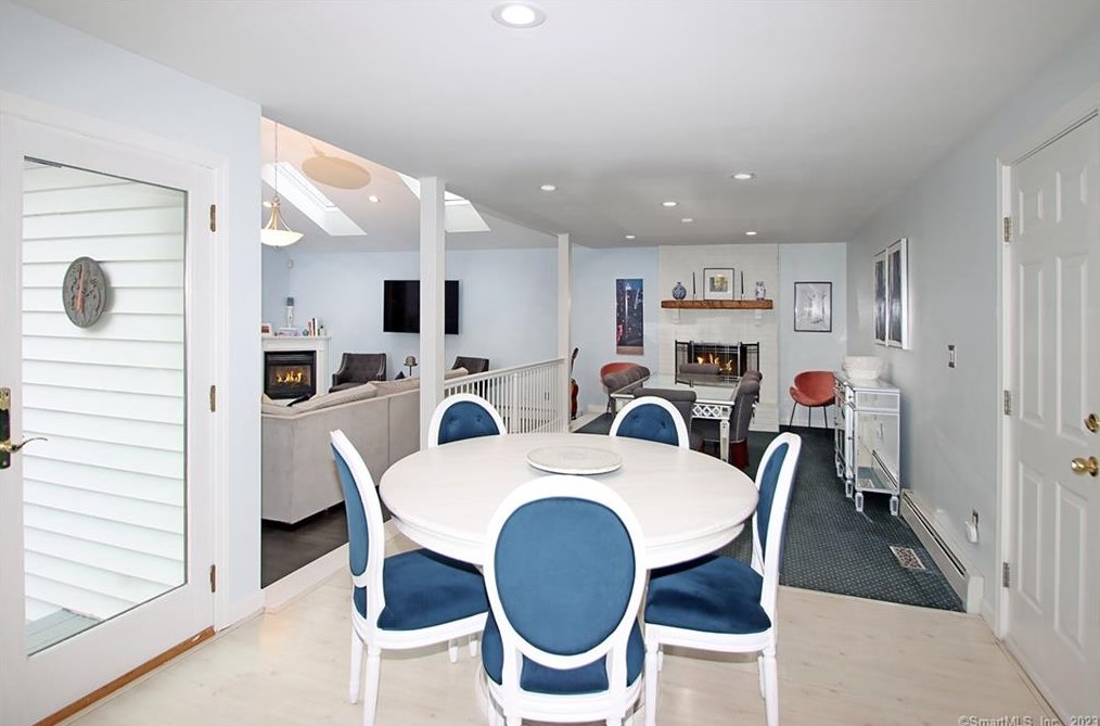 92 Fairway Dr, Meriden CT  06450-7076 exterior