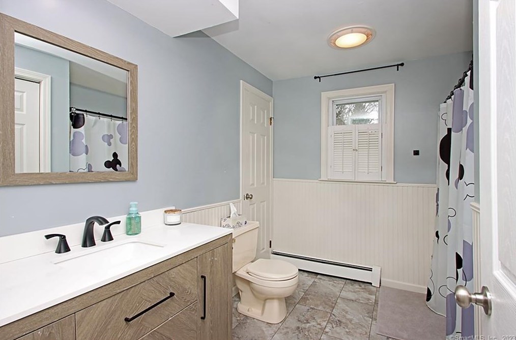 92 Fairway Dr, Meriden CT  06450-7076 exterior