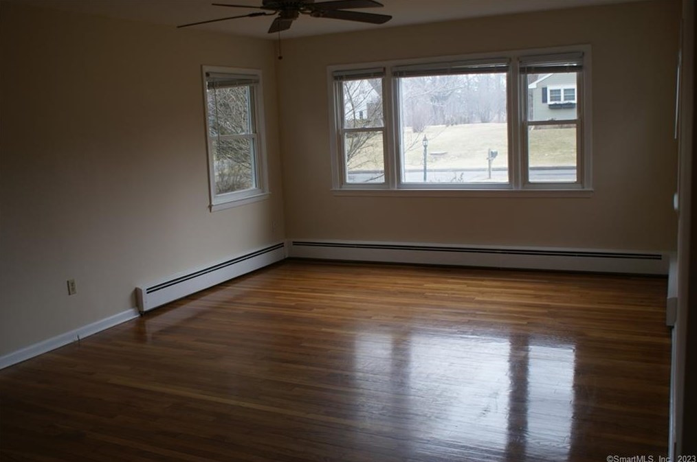 3 Diamond Dr, Newtown CT  06470-1559 exterior