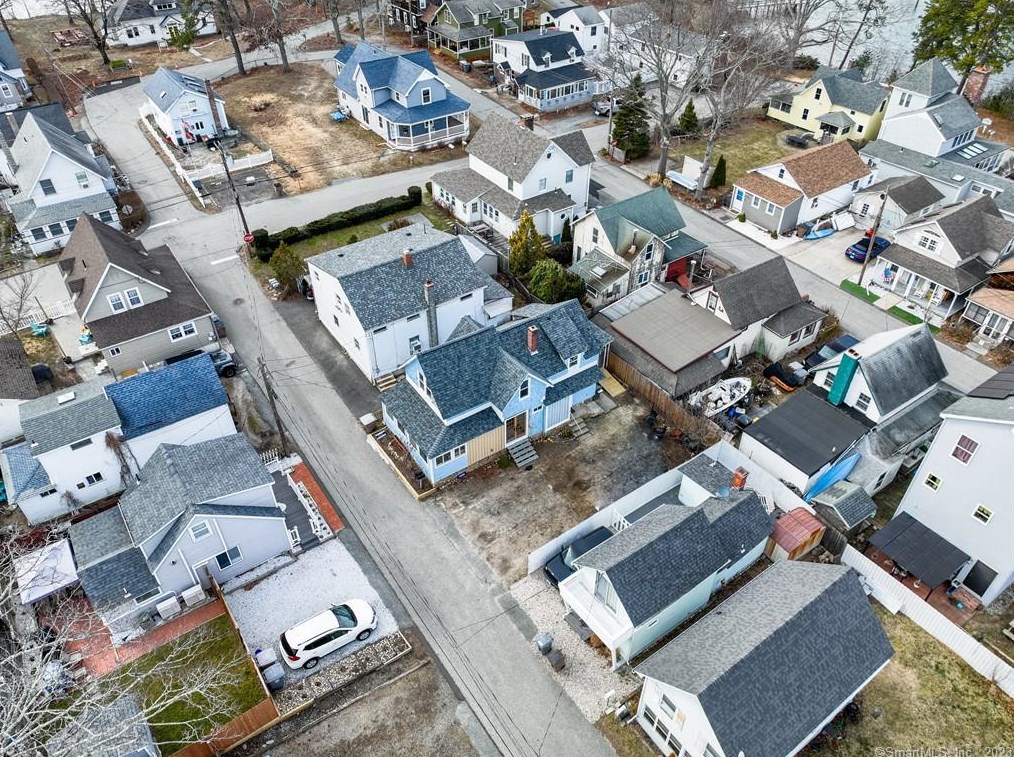 17 S Pine St, Niantic, CT 06357