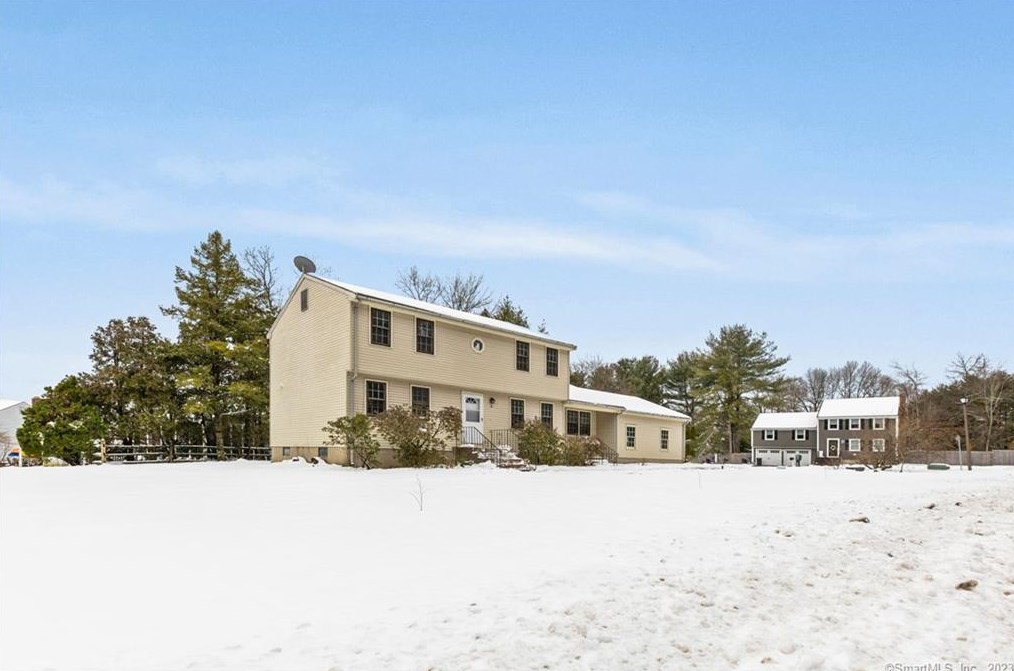 2 Kerr Farm Rd, Simsbury CT  06070-2016 exterior