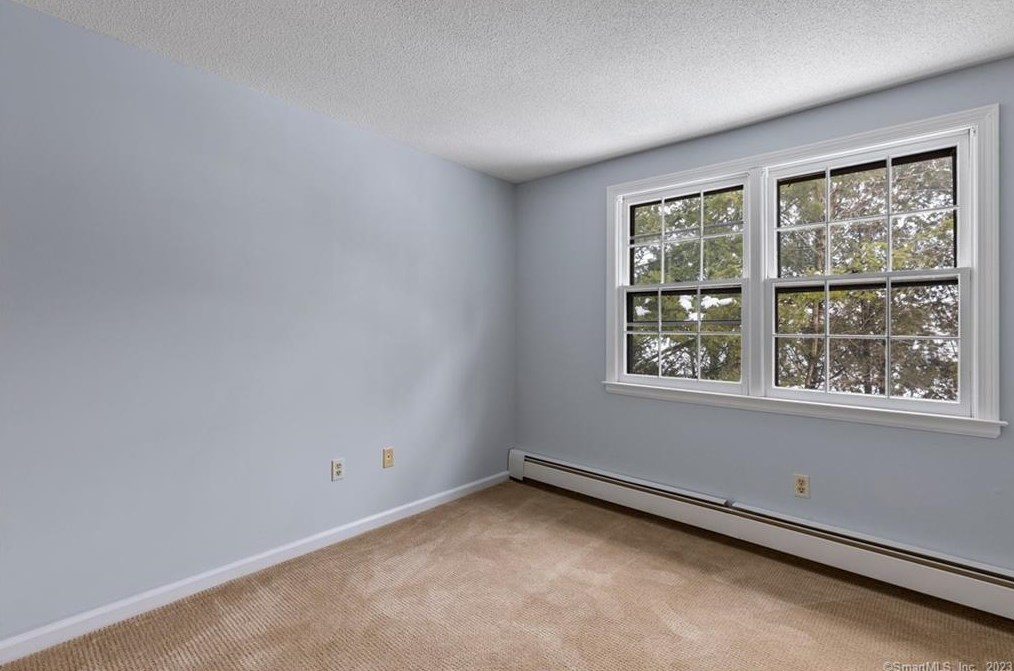 2 Kerr Farm Rd, Simsbury CT  06070-2016 exterior