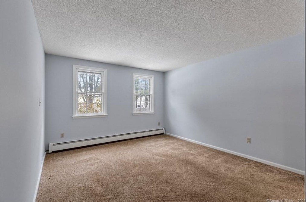 2 Kerr Farm Rd, Simsbury CT  06070-2016 exterior