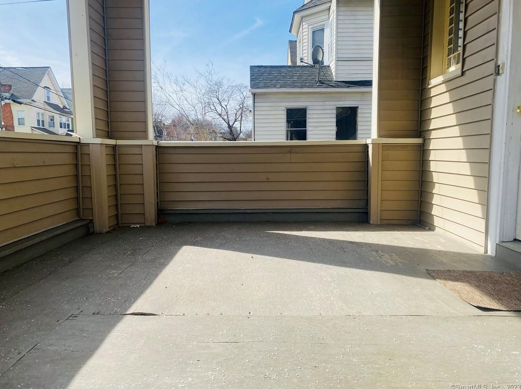 32 Lincoln St, Hartford CT  06108-3910 exterior