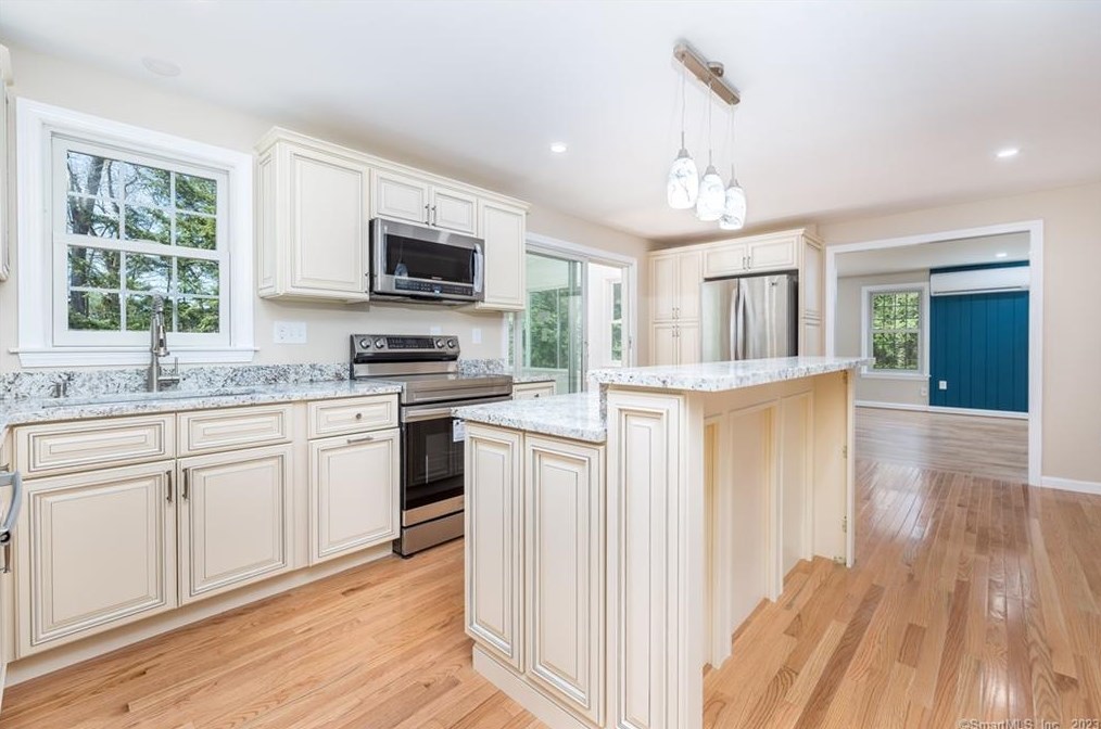 5 Westridge Dr, Simsbury CT  06070-2908 exterior