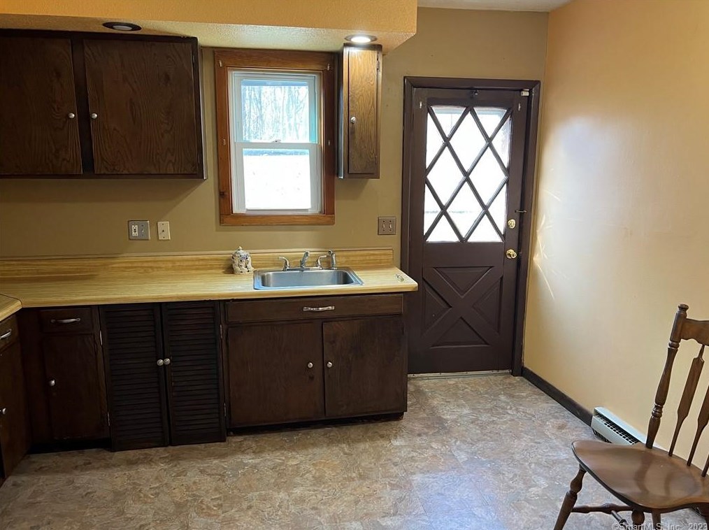 94 Columbia St, Meriden CT  06451-3102 exterior